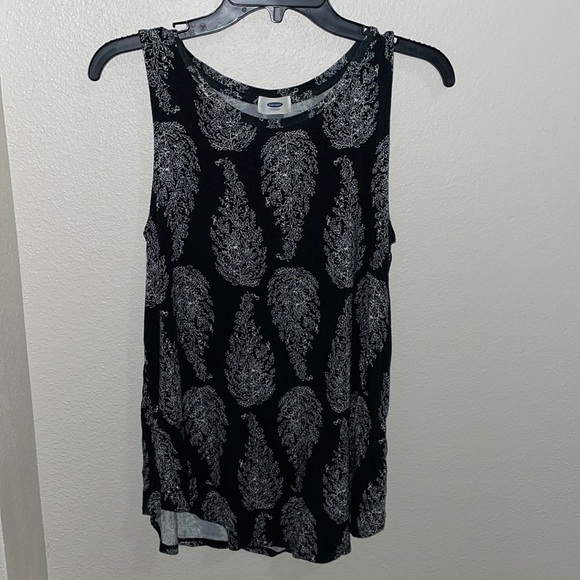 Old navy black and white tank top - Picture 1 of 2